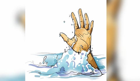 The deceased are Aswin and Chris, both Plus-II students from Vazhakulam.