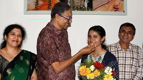 Educationist Vasudeva Bhat congratulates Manaswini Pradeep of Vijaya Vittala School, Mysuru, for scoring 624/625.