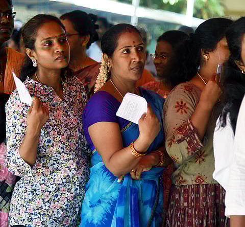 What did the early hours at polling booths look like in Chennai
