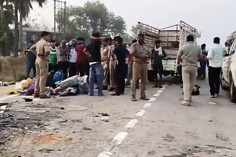 The victims were returning to Ranidiha village in Gorakhpur district after attending a wedding in Ranchi, Jharkhand. Two people from Bihar's Gaya district were also travelling with them.