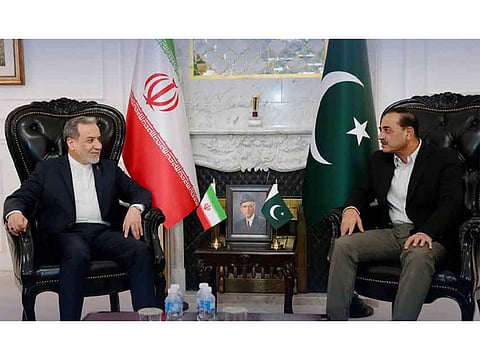 Islamabad: Iranian FM Araghchi meets Army Chief Munir amidst stalled US peace talks