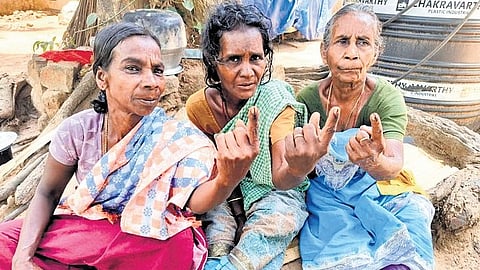 Kaani tribal women after casting vote at Karaiyar in Tirunelveli.