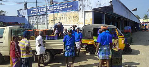 Picture of tomatoes in the Palacode market being loaded on to a truck.