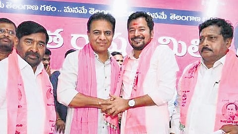 Referring to a Saturday event where an anchor wrongly called Sridhar Babu CM, Rama Rao said even anchors can’t identify the CM and Revanth targets KCR.