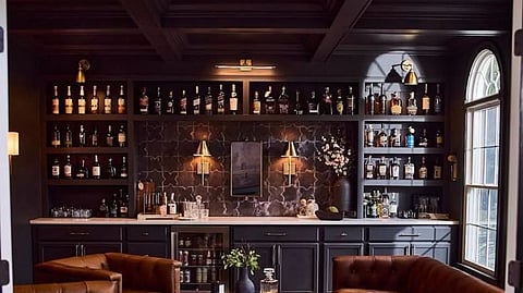 How to incorporate a bar in your living space efficiently