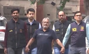 Arreseted Drug kingpin Salim Dola (centre)