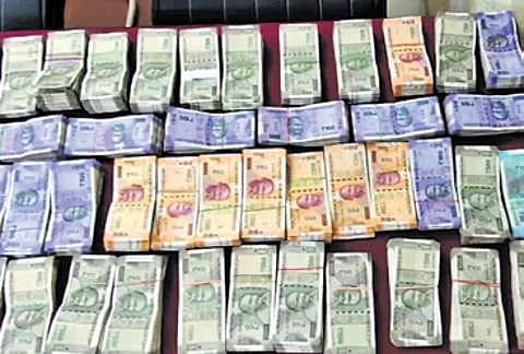 The cash seized from the accused.