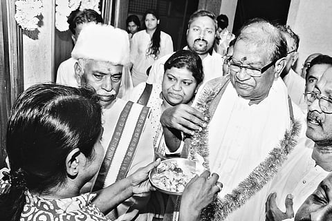 Bangaru Laxman arrives in Hyderabad