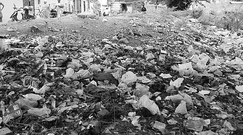 Garbage not cleared for 15 days, Shenbakkam stinks 