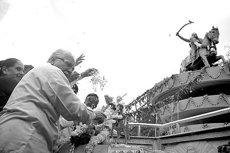 'Explore history of Kittur Chennamma'