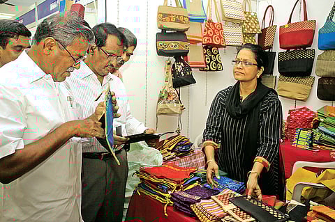 Awe your guests with jute-made gifts