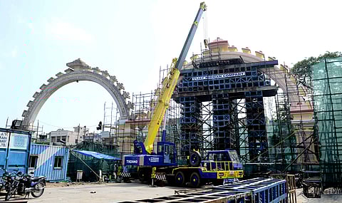 Anna arch coming out in flying colours