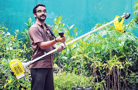 Coconut climbing machine a hit among city residents