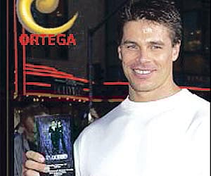 Hollywood actor in Peraanmai