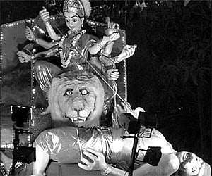 The huge ‘kettukaazhcha’, portraying Darika Vadham, being erected at Mullassery near Guruvayur, by the celebration committee for the Shashti festival.