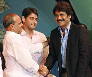 Nagarjuna sharing a lighter moment with CM YS Rajasekhara Reddy while Mahesh Babu looks on/PICS: Sai Ramesh.