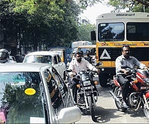 A garbage compactor disrupting traffic on College Road in Nungambakkam/Shiba Prasad Sahu.