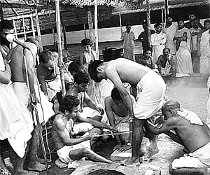 Vedic scholars igniting the ‘yaga fire' during the Agnishtoma Somayagam in Aluva on Saturday.
