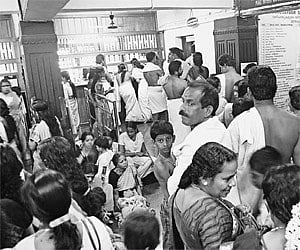 The rush of devotees at the locket counter for buying gold lockets of Sree Guruvayurappan at Sree Krishna temple in Guruvayur on Monday.