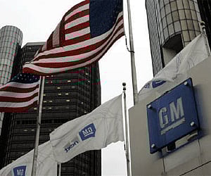U.S. flags flutter in the wind in front of the General Motors Corp headquarters in Detroit, Michigan in this November 2008 file photo. (Reuters)