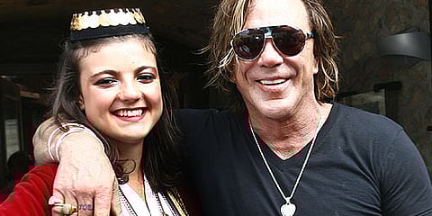 Cash-carrying Mickey Rourke grilled at airport