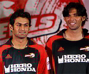 Pakistani cricketers and Delhi Daredevils players Shoaib Malik (L) and Mohammad Asif (R). (File Photo: PTI)