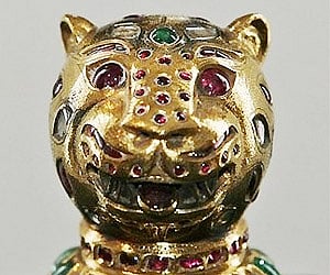 Tipu's throne finial sold for 389,600 pounds