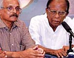 Mukundan with literary critic Sukumar Azhikode (right) at a press conference in Dubai.