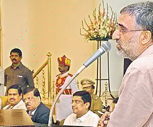 Prof Raj Kachroo, who lost his son in a ragging incident, addressing a conference on “Elimination of ragging”, at Raj Bhawan in the city on Thursday,