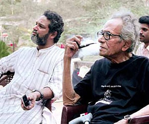 Habib Tanvir (right) with Chandradasan, director of Lokadharmi, on a visit to the city in 2007.