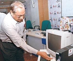 Chief General Manager of BSNL AP circle TN Sudhindra Kumar launching Novatium’s netPC in Hyderabad on Saturday.