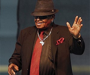 Jackson's father denies abusing son