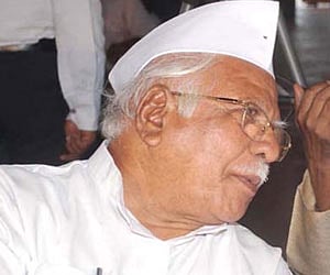 Chikkanagoudar, Bellad rock the BJP boat