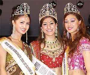 Miss India Worldwide 2009 Nikkitasha Marwaha (centre) flanked by first runner-up Miss India Australia Kanchan Verma. IANS