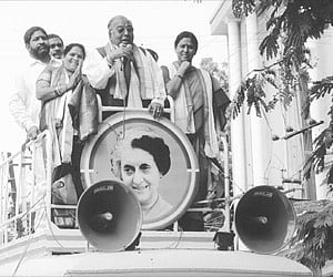 Rajya Sabha MP and senior Congress leader V. Hanumantha Rao and minister Galla Aruna Kumari campaigning in Padmarao Nagar division in Hyderabad.