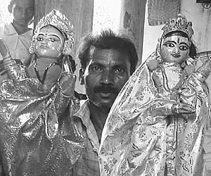 Puppet shows: Dancing dolls on the wane