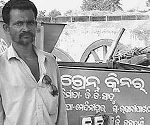 Benudhar Sahu with his paddy cleaning machine.