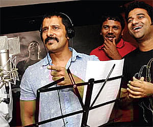 Chiyaan Vikram sings for 'Kandhasamy'