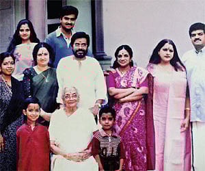 M G Sreekumar (extreme right) with his family members/PIC: Rajeev Prasad.