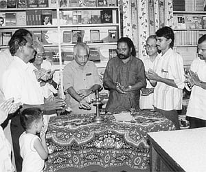 Writer Mundur Sethumadhavan inaugurating the 64th annual day celebration of the Sahitya Pravarthaka Sahakarana Sangham at a function in Palakkad on Su