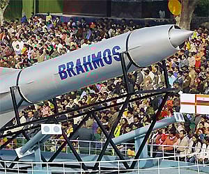 India test fires supersonic BrahMos