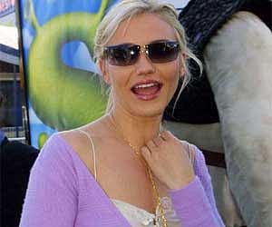 Cameron Diaz finds surfing close to divinity