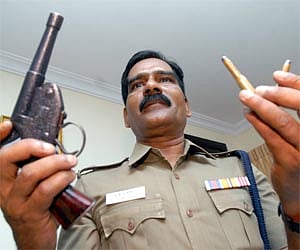 Mylapore Deputy CoP A G Mourya displaying the gun and bullets recovered from ‘CD’ Mani (center) in the city on Tuesday.