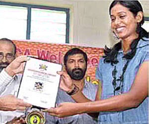 District Collector T T Antony presents a memento to Geethu Anna Jose.