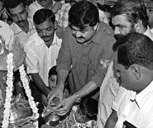 Actor Mohanlal inaugurating Mega Flex Print, the new venture of James Silpi (on Mohanlal’s right-hand side), at Thampanoor on Sunday.