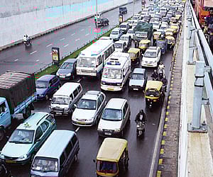 While there is an alternative route from Perumalmalai, through Kovilpatti and Pothuparai, it is badly damaged. 