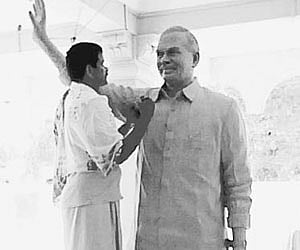 Sculptor Raj Kumar Udayar of Kothapeta in East Godavari district giving finishing touches to a wax model of late chief minister Y S Rajasekhara Reddy.
