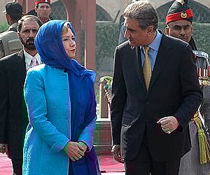 US Secretary of State Hillary Clinton with Pakistan Foreign Minister Shah Mehmood Qureshi, at the Iqbal Memorial in Lahore. (Photo: AP)