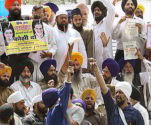 Sikh community members demonstrate against Congress leaders for their alleged roles in 1984 anti-Sikh riots. (File photo: PTI)