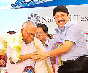 Chief Minister V S Achuthanandan greeting Union Textiles Minister Dayanidhi Maran during the inauguration of three modernised NTC mills in Thiruvanant